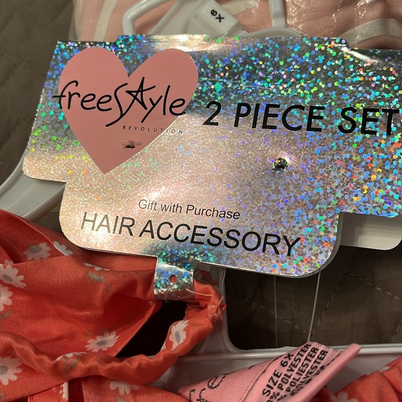 Freestyle Revolution Top and Pants Outfit Set with Matching Hair Accessory/ 6X - Picture 8 of 8